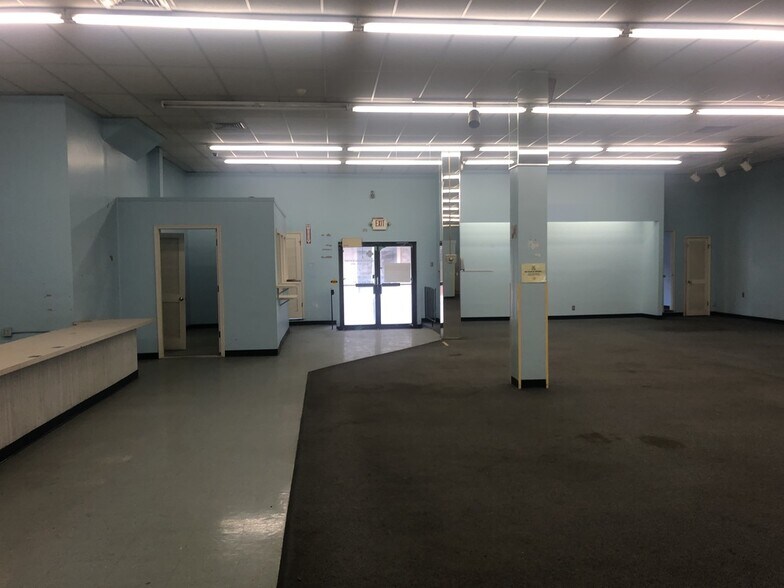 More Photos Of 345 W Commerce St, San Antonio Storefront Retail Office For Sale