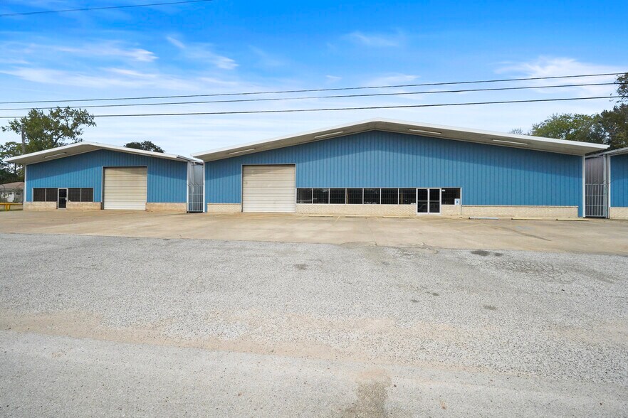 More Photos Of 213 FM 1314, Conroe Manufacturing For Lease