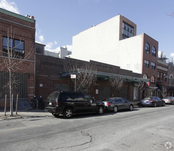 Primary Photo Of 114 N 6th St, Brooklyn Restaurant For Lease