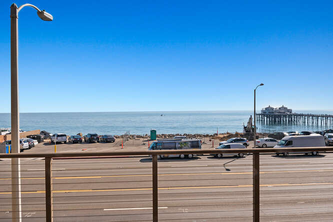 More Photos Of 22917 Pacific Coast Hwy, Malibu Office For Lease