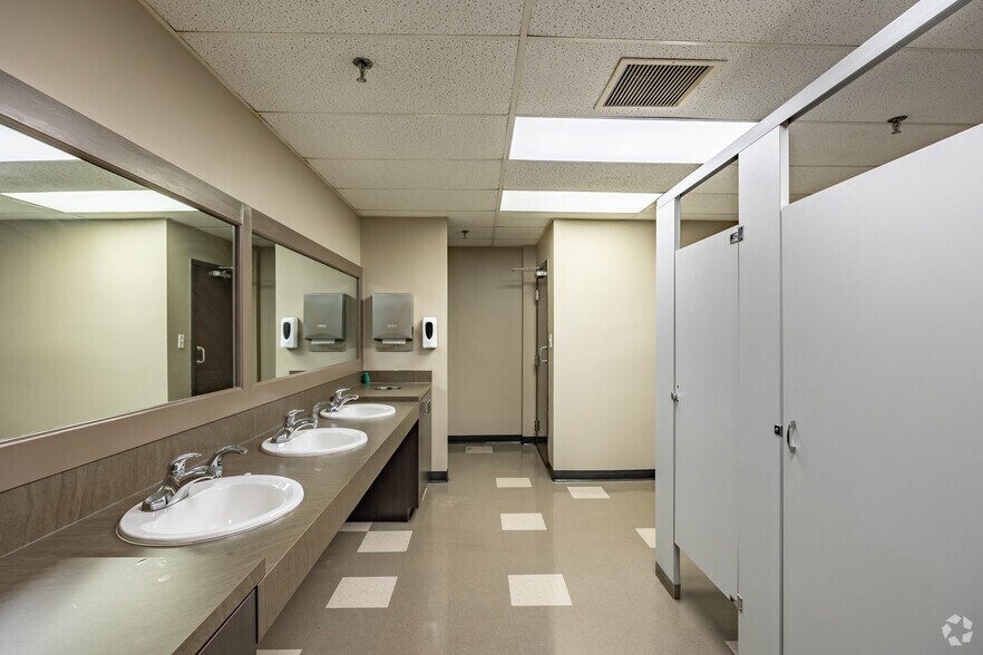 More Photos Of 510 Plaza Dr, College Park Office For Lease