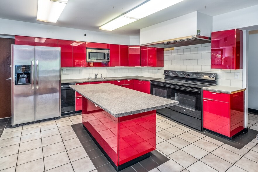 More Photos Of 3322 Jefferson Ave, Cincinnati Sorority Fraternity House For Sale