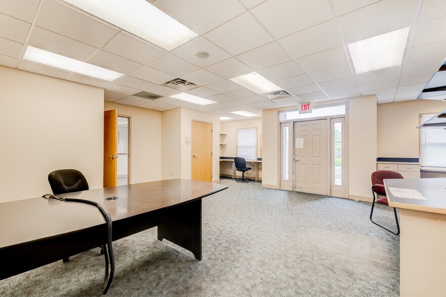 More Photos Of 860 NW Washington Blvd, Hamilton Medical For Sale