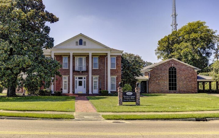 Primary Photo Of 1830 Cherry St, Vicksburg Religious Facility For Sale