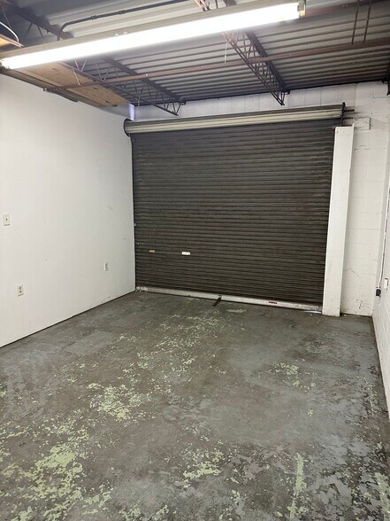 More Photos Of 3656 Government Blvd, Mobile General Retail For Lease