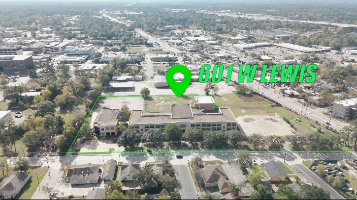 More Photos Of 601 W Lewis St, Conroe Flex For Sale