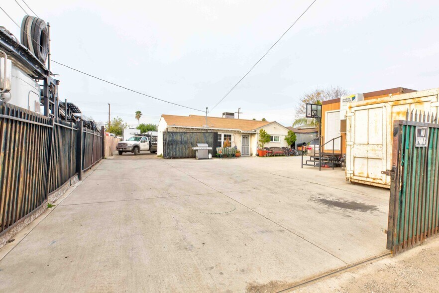 More Photos Of 12606 Foothill Blvd, Sylmar Manufacturing For Sale