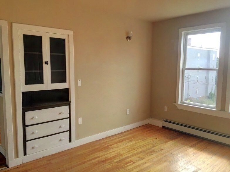 More Photos Of 184 Bartlett St, Lewiston Apartments For Sale
