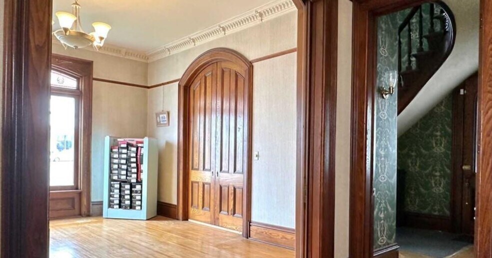 More Photos Of 40 E Genesee St, Auburn Storefront Retail Residential For Lease