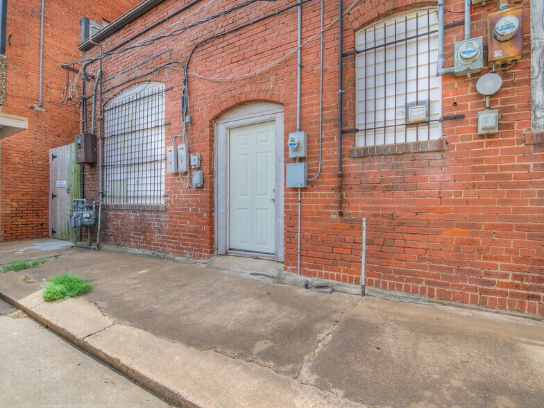 More Photos Of 406-408 W Chickasha Ave, Chickasha General Retail For Sale