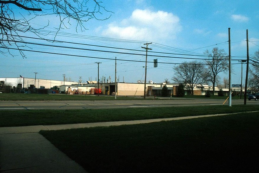 More Photos Of 33195 Harper Ave, Saint Clair Shores Manufacturing For Lease