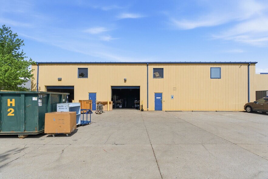 More Photos Of 1812 Cargo Ct, Louisville Warehouse For Sale