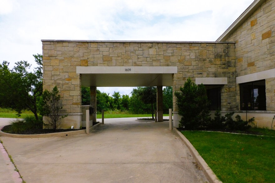 More Photos Of 1609 N Hwy 75, Sherman Medical For Lease
