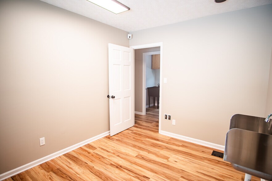 More Photos Of 508 Scarboro Ln, Oak Ridge Medical For Lease