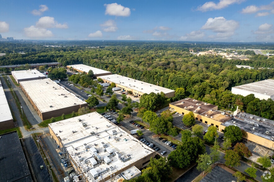 More Photos Of 3300 Woodpark Blvd, Charlotte Warehouse For Lease