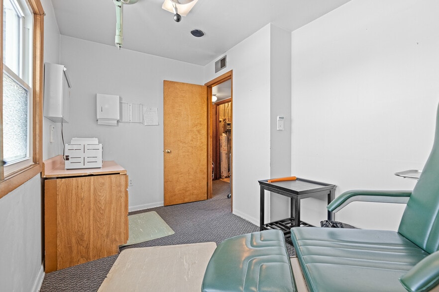 More Photos Of 293 N Ellsworth Ave, Salem Medical For Sale