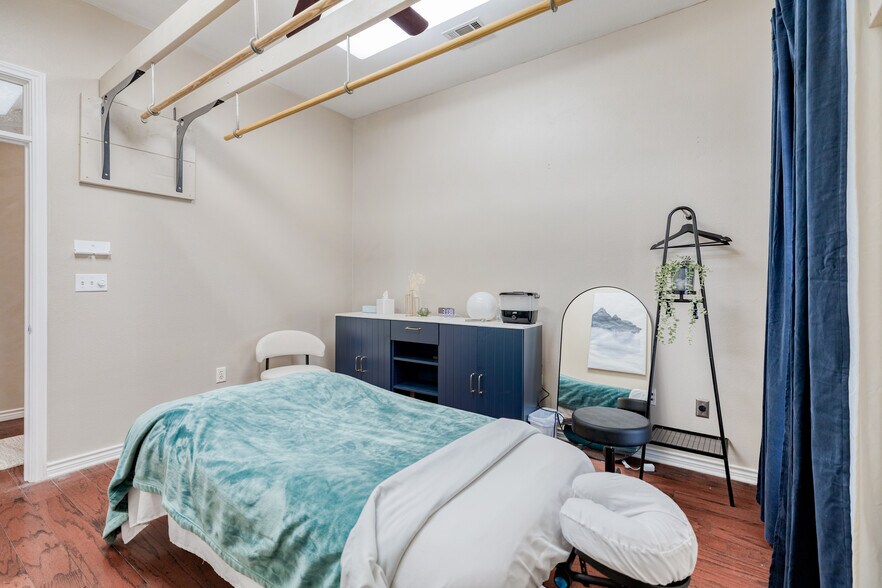 More Photos Of 12335 Hymeadow Dr, Austin Office For Sale