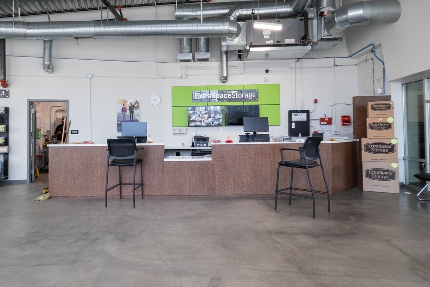 More Photos Of 960-1000 N Main St, Los Angeles Self Storage For Sale