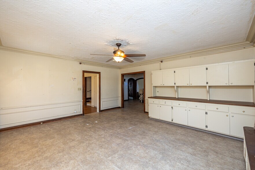 More Photos Of 10000 Granger Rd, Cleveland Assisted Living For Sale