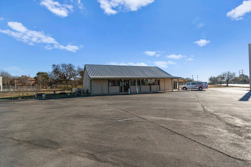 More Photos Of 9585 Braun Rd, San Antonio Storefront Retail Office For Sale