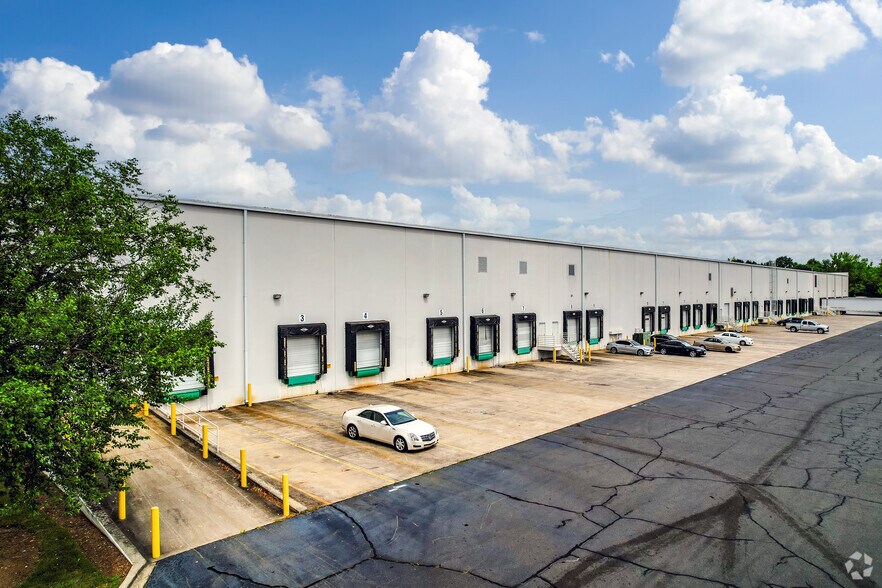 More Photos Of 13327 Carowinds Blvd, Charlotte Distribution For Lease