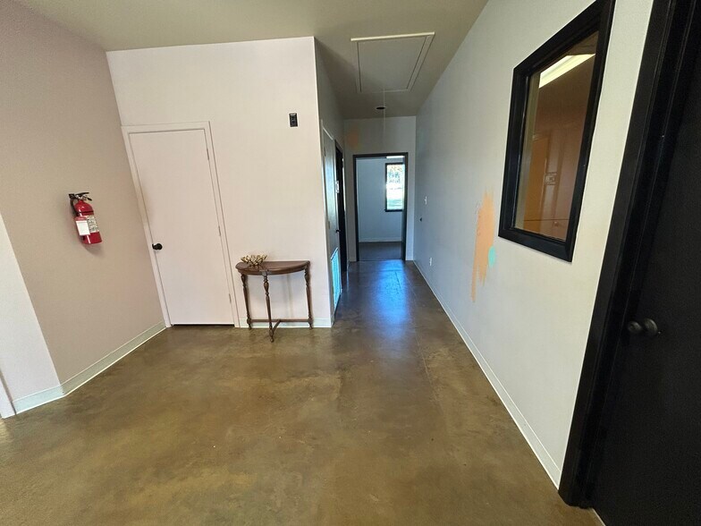 More Photos Of 140 AN County Road 140, Palestine Flex For Sale