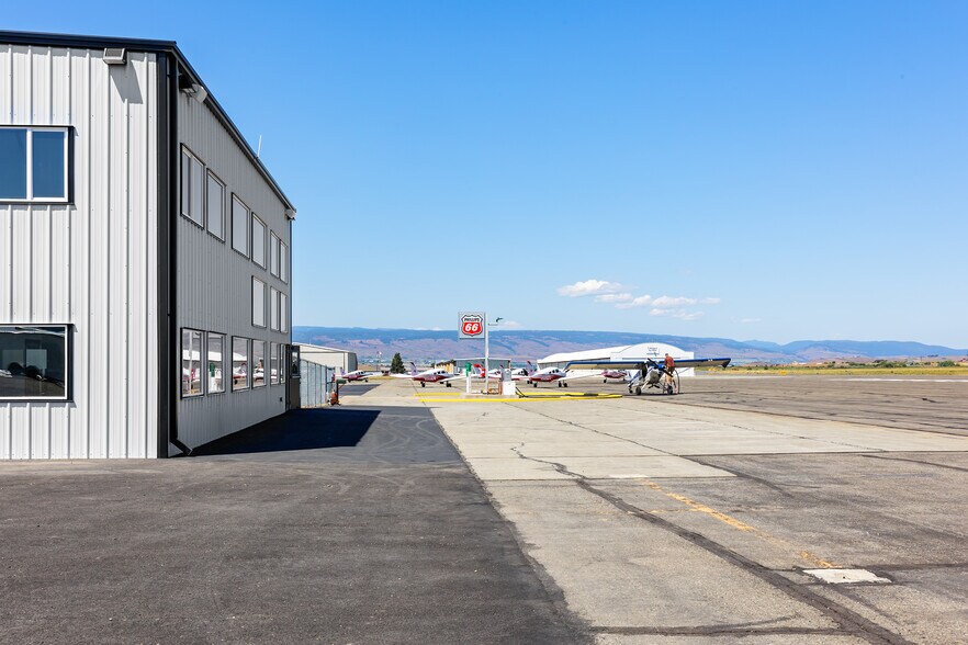 More Photos Of 1111 W Bowers Road, Ellensburg Airplane Hangar For Lease