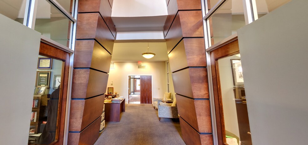 More Photos Of 114 E Eighth St, Cincinnati Loft Creative Space For Lease