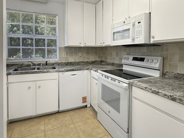 More Photos Of 508 Banyon Tree Cir, Maitland Multifamily For Sale