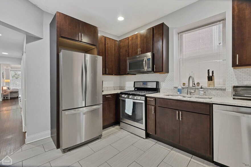 More Photos Of 3824 N Clark St, Chicago Storefront Retail Residential For Sale