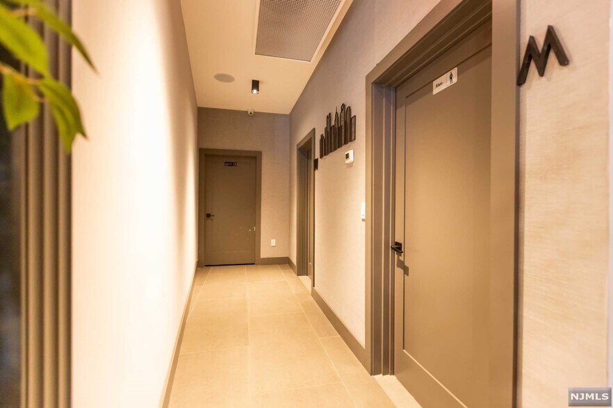 More Photos Of 526 Anderson Ave, Cliffside Park General Retail For Sale