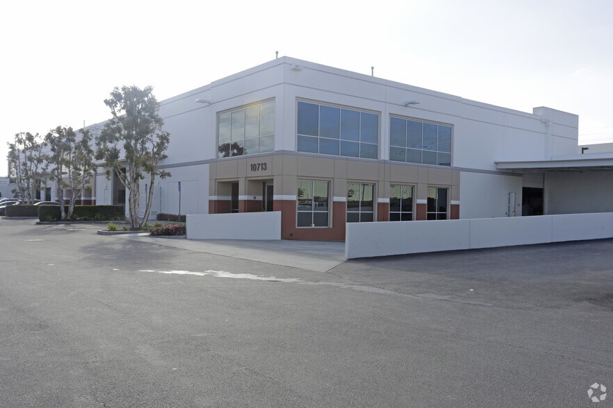 More Photos Of 10717 Norwalk Blvd, Santa Fe Springs Distribution For Lease