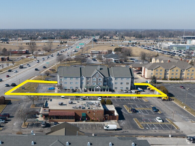 More Photos Of 541 W Dussel Dr, Maumee Hotel For Sale