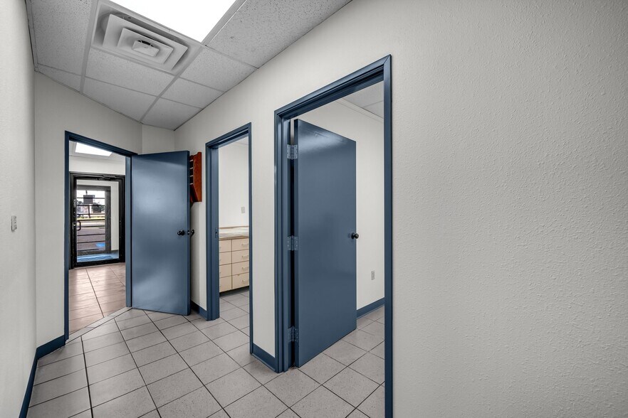More Photos Of 9991 Marsh Ln, Dallas Medical For Lease