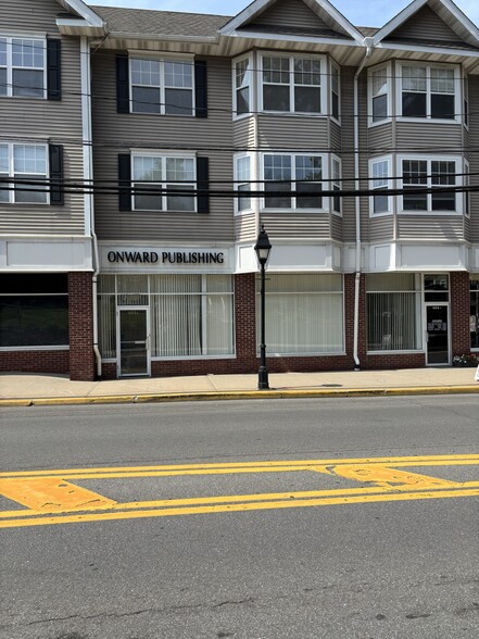More Photos Of 464 Main St, Port Jefferson General Retail For Lease