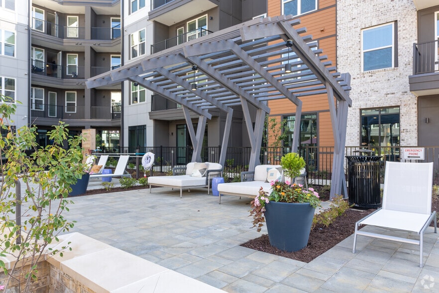 More Photos Of 930 W Mallard Creek Church Rd, Charlotte Apartments For Lease