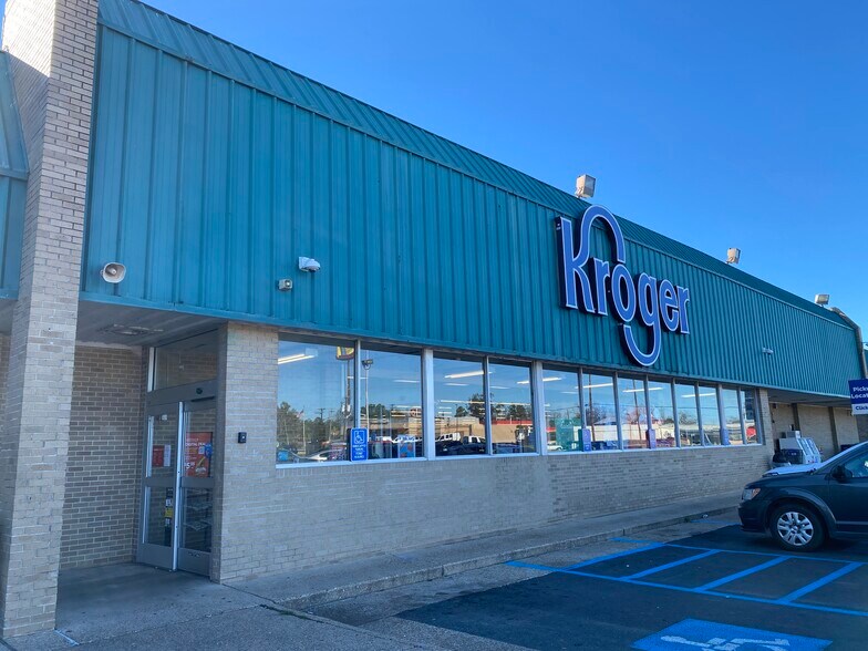 More Photos Of 4100 Barksdale Blvd, Bossier City General Retail For Sale