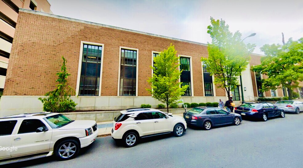 More Photos Of 39 E Chestnut St, Lancaster Office For Lease