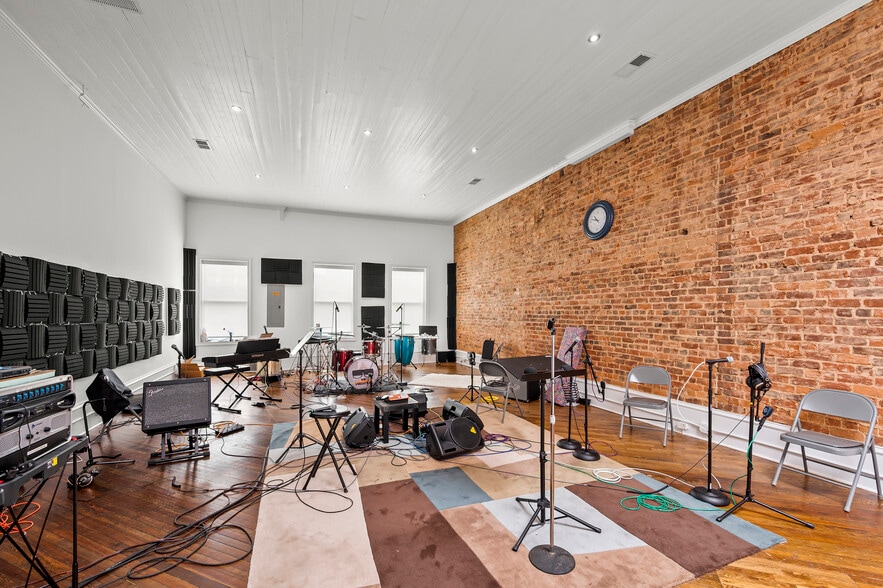 More Photos Of 418-420 N Liberty St, Winston-Salem Storefront Retail Office For Sale