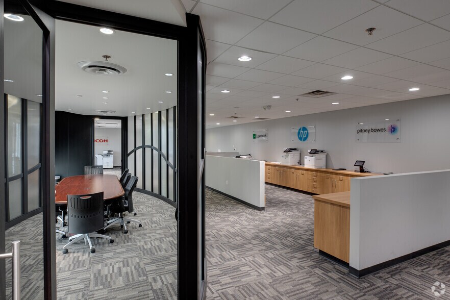 More Photos Of 4501 E McDowell Rd, Phoenix Showroom For Sale