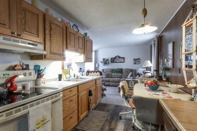 More Photos Of 401-405 S Central Ave, Marshfield Storefront For Sale