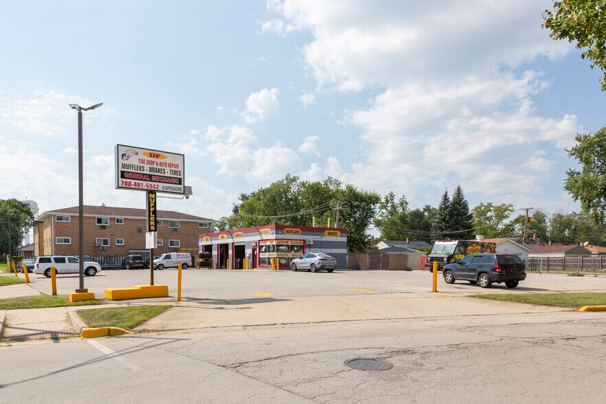 More Photos Of 4501 Butterfield Rd, Bellwood Auto Repair For Sale