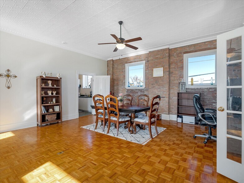 More Photos Of 411 Maple Ln, Hillsboro Office Residential For Sale