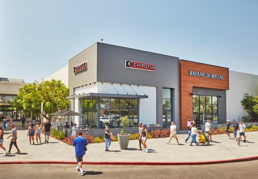 More Photos Of 239 Los Cerritos Mall, Cerritos Unknown For Lease