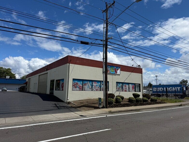 More Photos Of 320 Lancaster Dr NE, Salem Freestanding For Lease