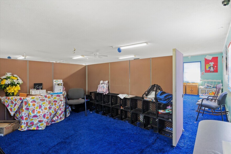 More Photos Of 327 S Adams St, Quincy Daycare Center For Sale