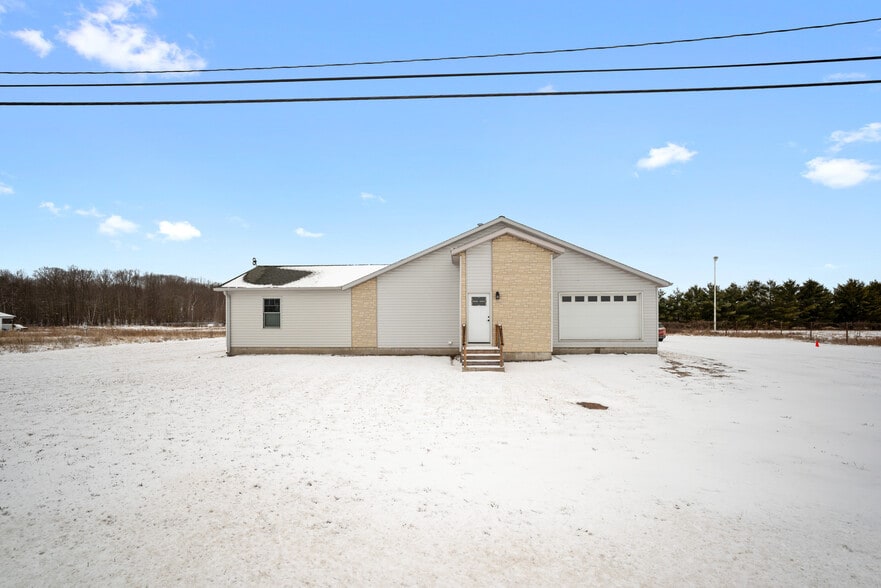 Primary Photo Of 6163 N Meridian Rd, Hope Flex For Sale
