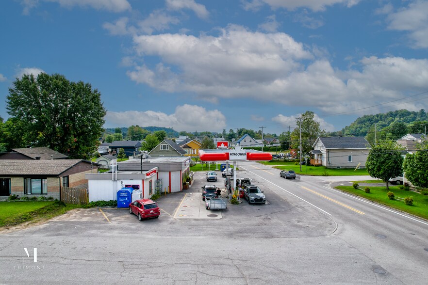 More Photos Of 728 St Saint-Joseph, Saint-raymond Service Station For Sale