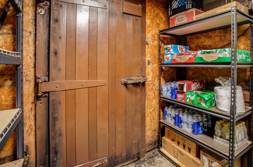 More Photos Of 220 N Old Route 66, Litchfield Restaurant For Sale