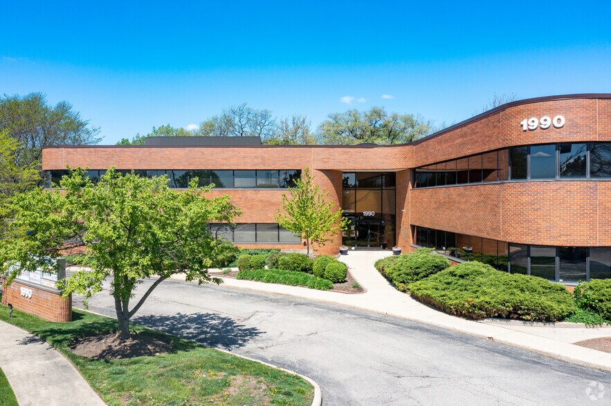 More Photos Of 1990 E Algonquin Rd, Schaumburg Office For Lease